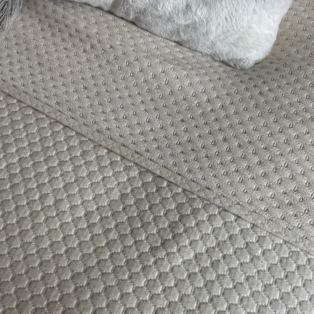 L.L. Bean Beige Textured Comforter